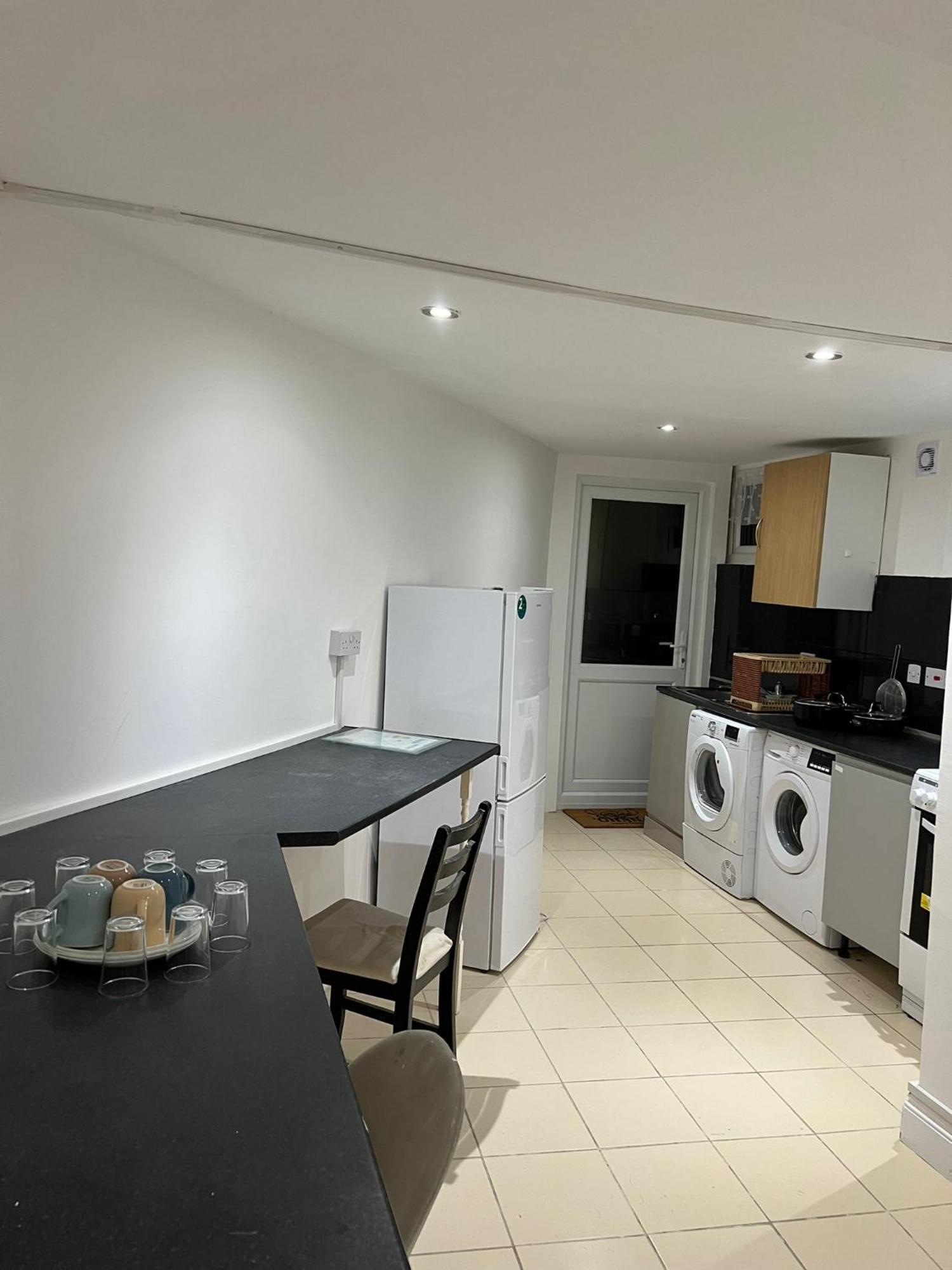 Apartamento Starlet Manor Park Londres Exterior foto