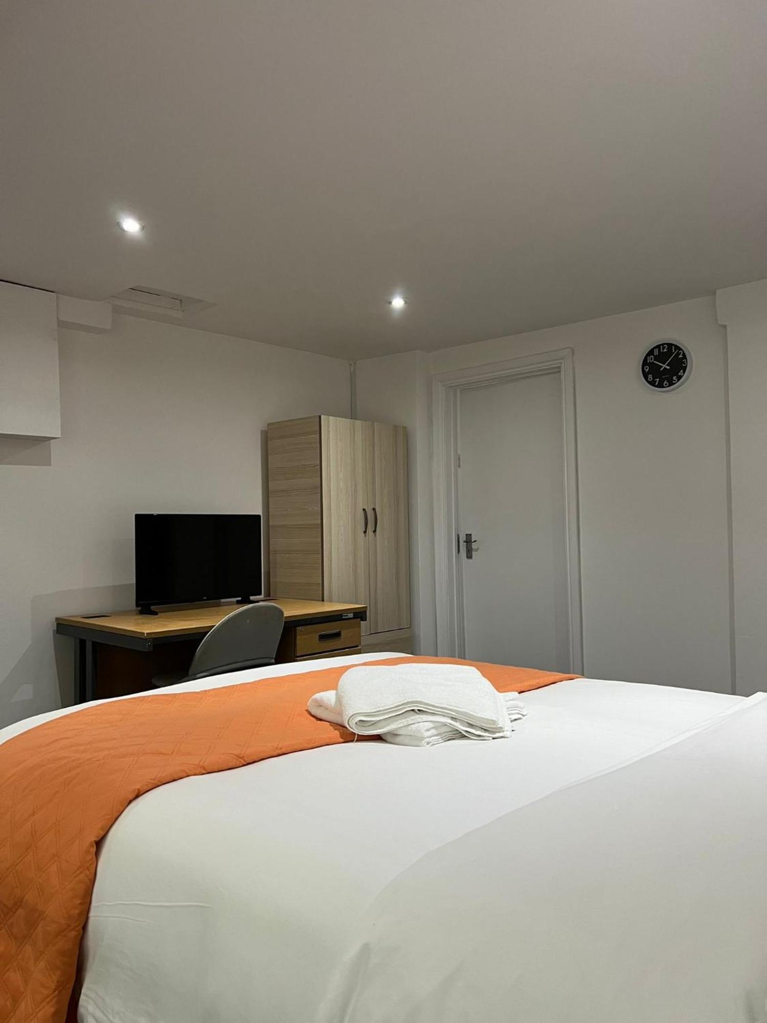 Apartamento Starlet Manor Park Londres Exterior foto