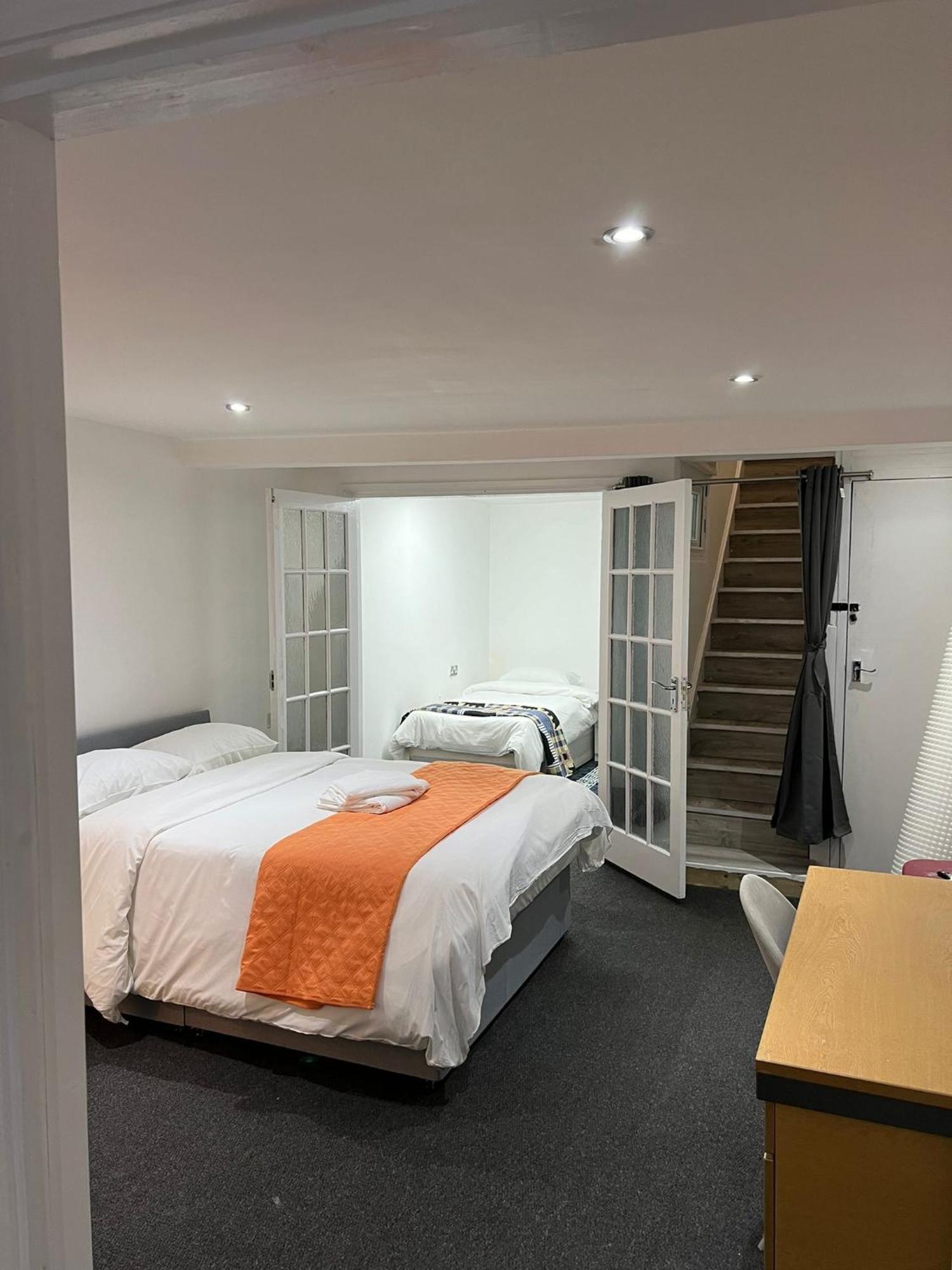 Apartamento Starlet Manor Park Londres Exterior foto