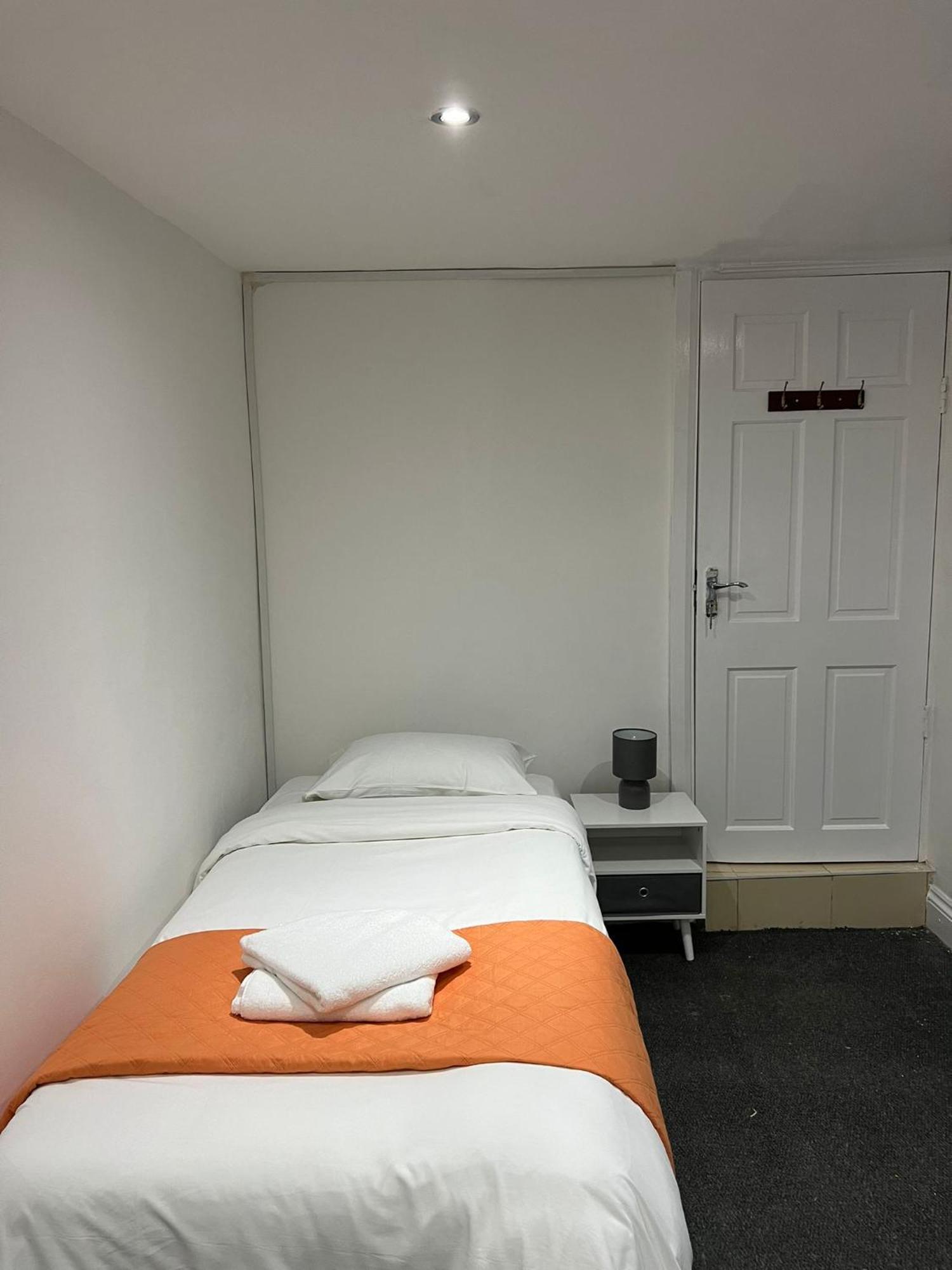 Apartamento Starlet Manor Park Londres Exterior foto